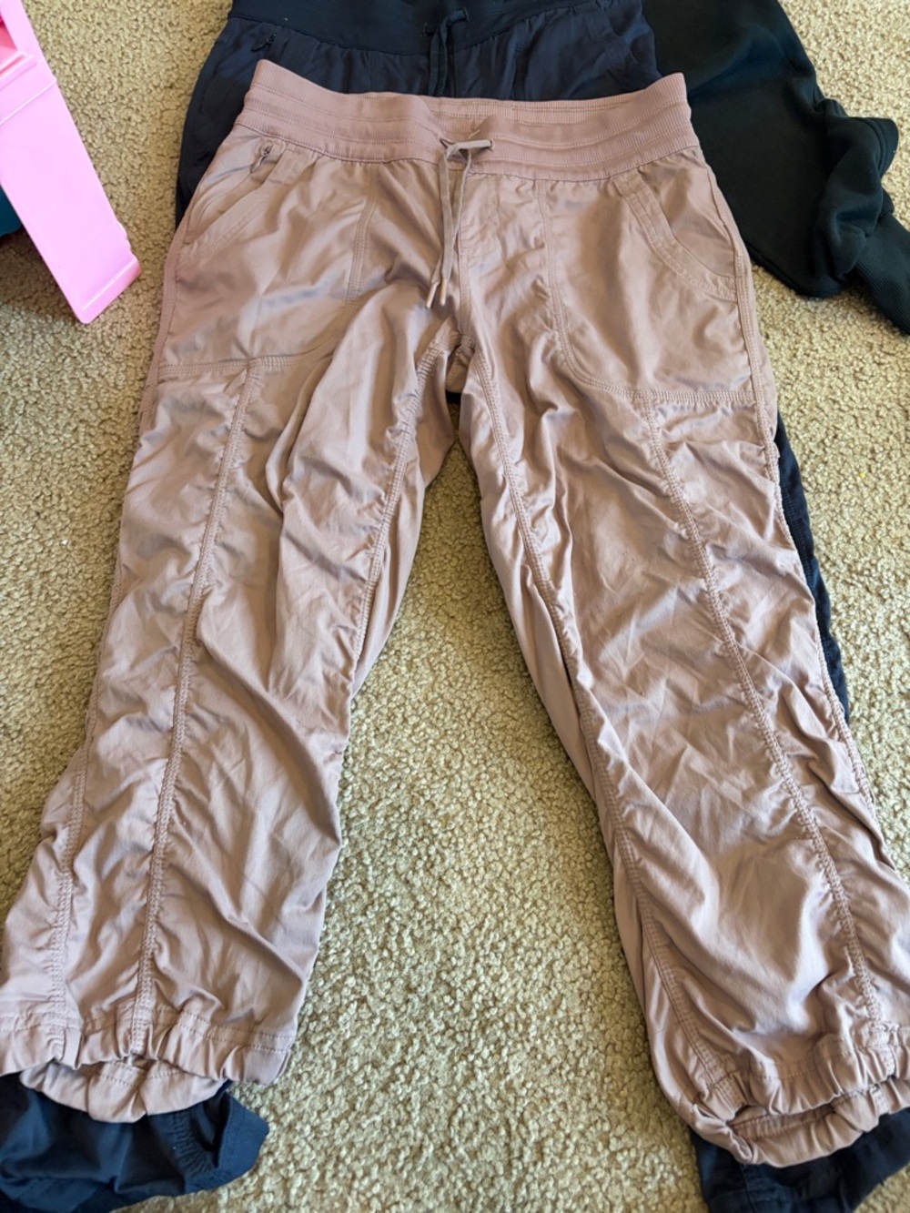 CB1 The North Face Women’s Md Scrunch Capris, Dusty Rose Color, Pilling